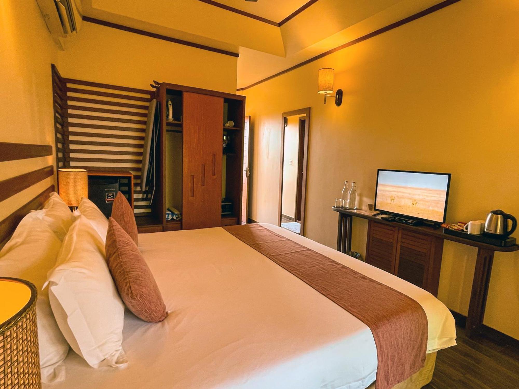 Araamu Hotels Maldives At Dhiffushi Exterior foto