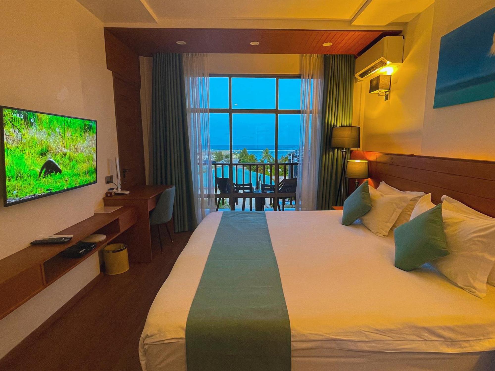 Araamu Hotels Maldives At Dhiffushi Exterior foto