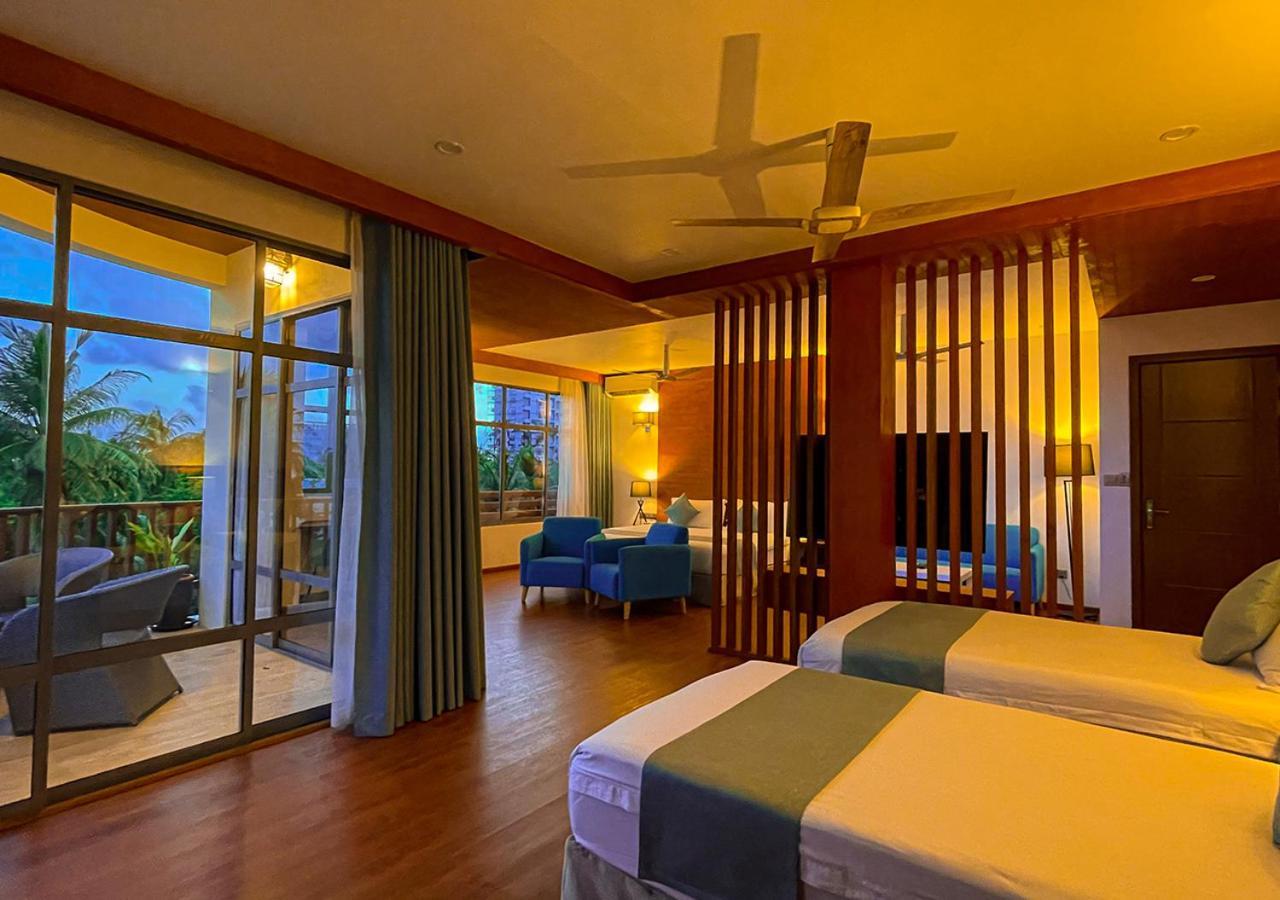 Araamu Hotels Maldives At Dhiffushi Quarto foto