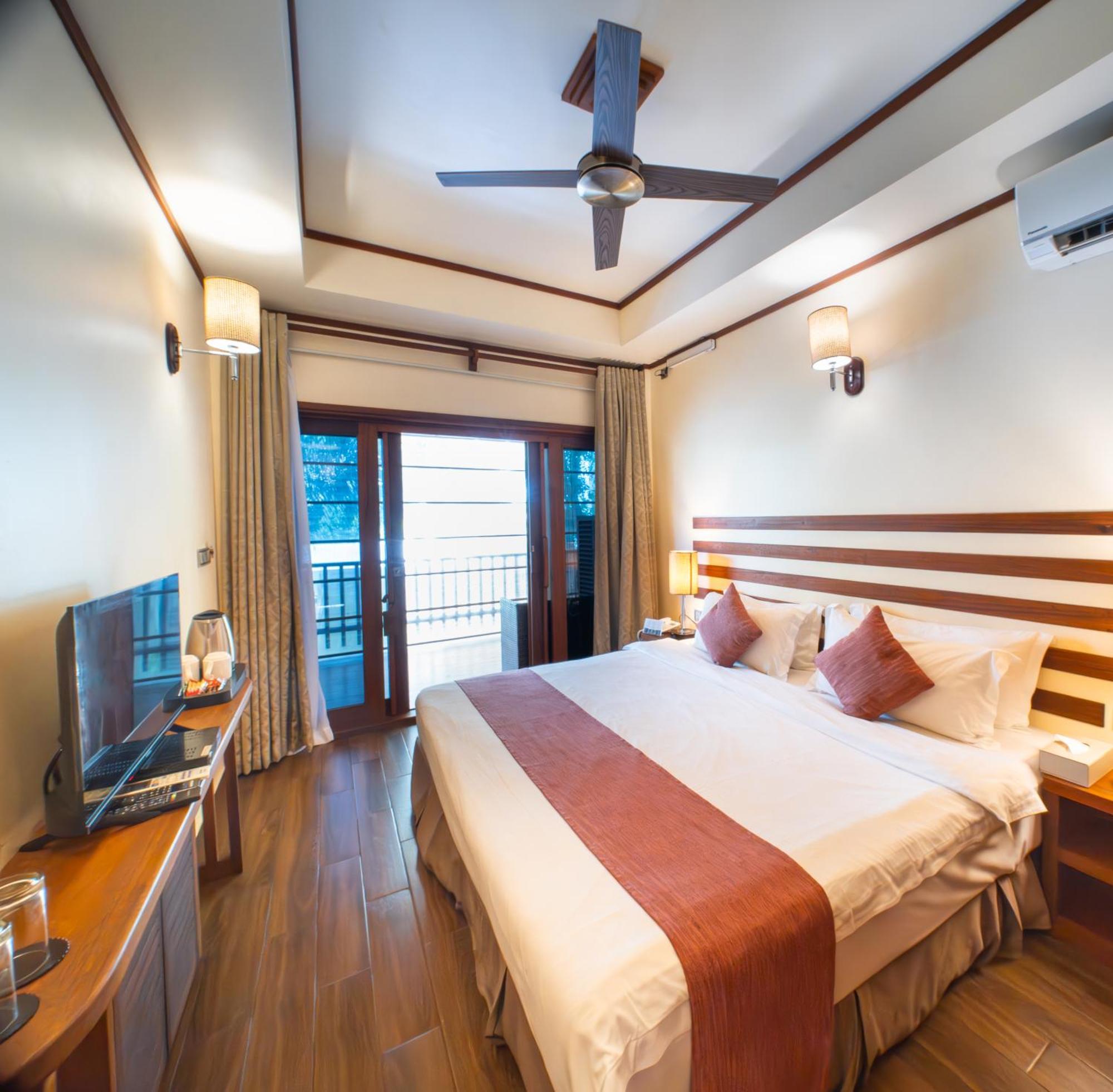 Araamu Hotels Maldives At Dhiffushi Exterior foto