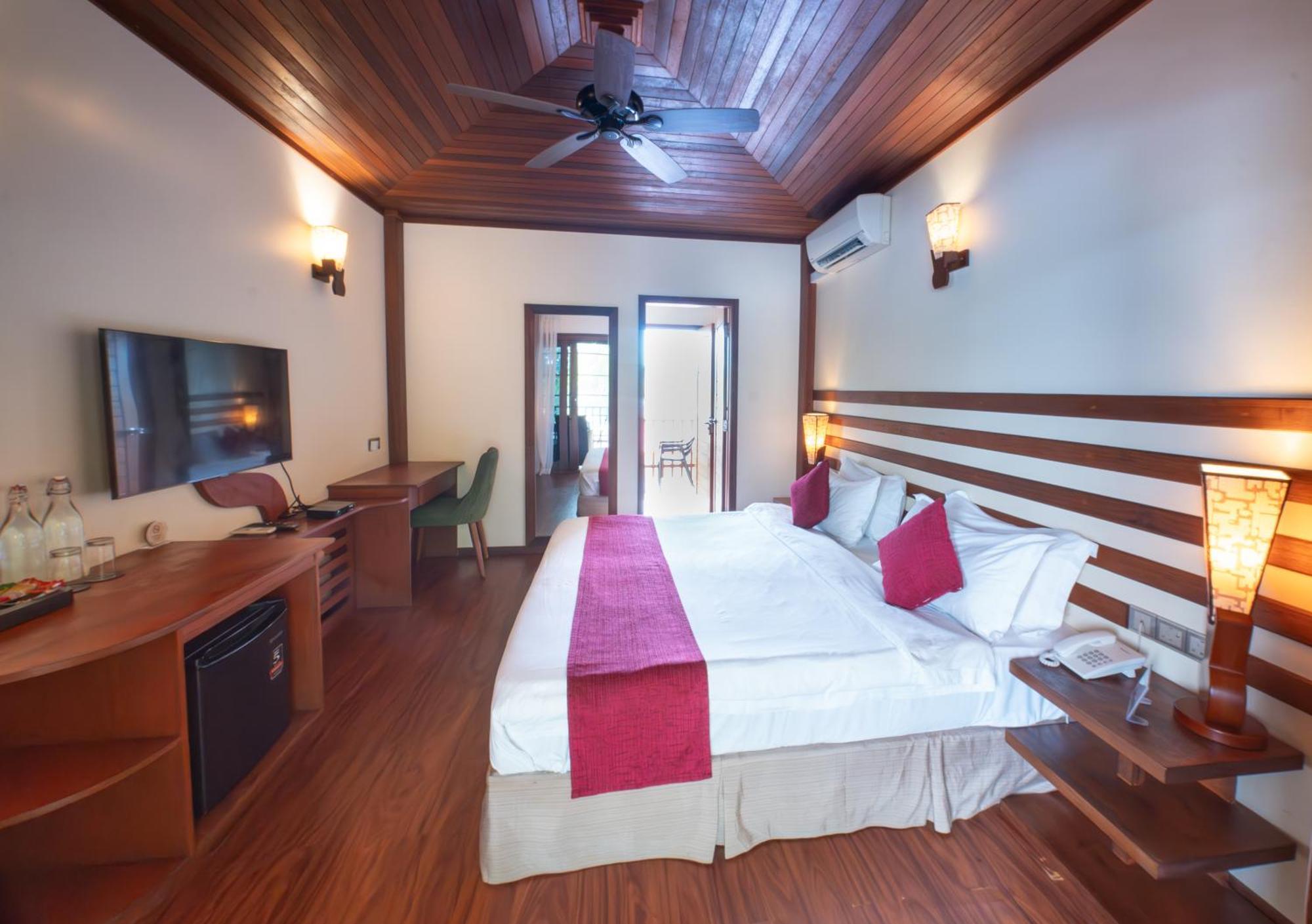 Araamu Hotels Maldives At Dhiffushi Exterior foto