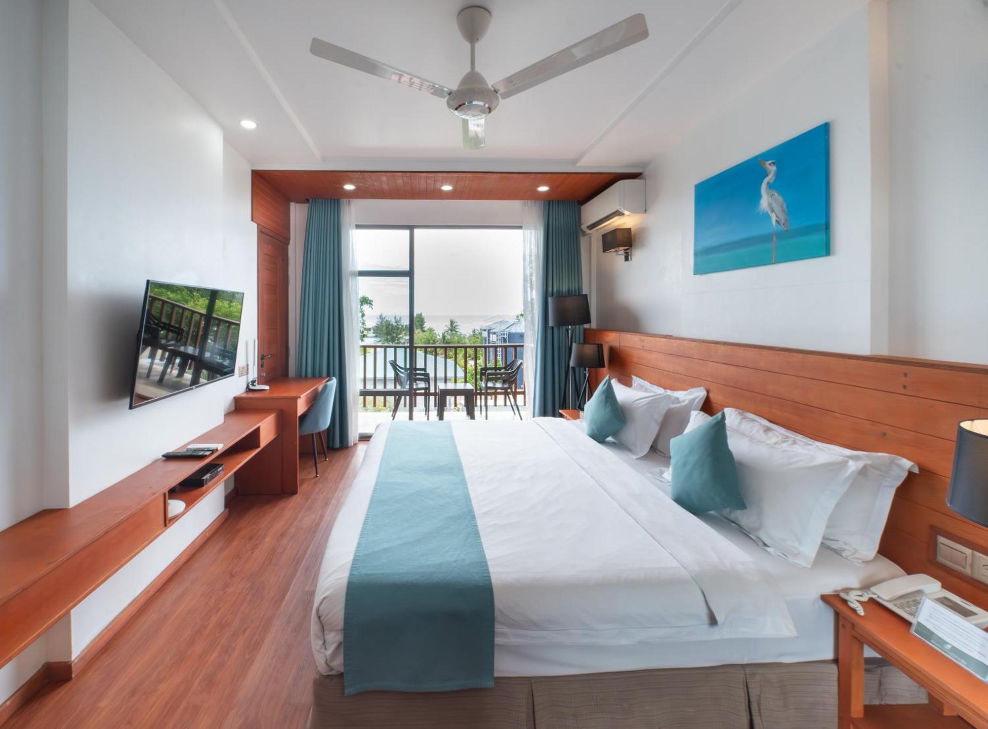 Araamu Hotels Maldives At Dhiffushi Exterior foto